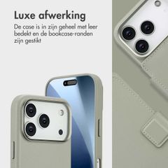 Accezz Leather Bookcase 2-in-1 met MagSafe Apple iPhone 17 Pro - Light Grey