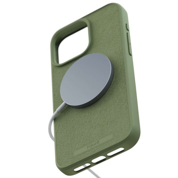 Njorð Collections Suède Comfort+ Case MagSafe iPhone 15 Pro Max - Olive