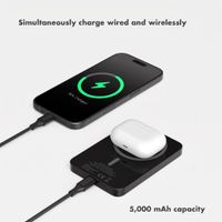 Selencia Vivid Powerbank 5,000 mAh - Wireless Powerbank - Compatible with MagSafe and Qi - Black / Vintage Peony