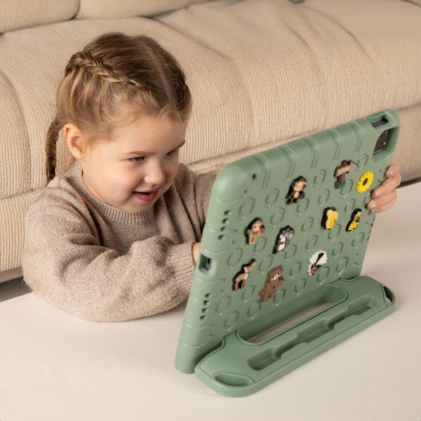 imoshion Kidsproof tablethoes met afneembare dolls Apple iPad 11 (2025) 11 inch A16 / iPad 10 (2022) 10.9 inch - Olive Green
