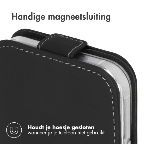 Accezz Flipcase Apple iPhone 12 (Pro) - Zwart