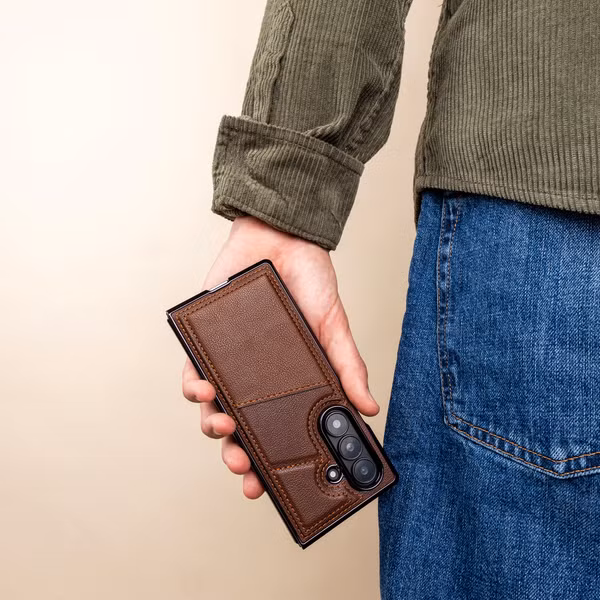imoshion Kunstleren MagSafe Backcover met Pashouder Samsung Galaxy Z Fold 8 Ultra - Donkerbruin