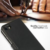 Selencia Genuine Leather Book Case Apple iPhone SE (2022 / 2020) / 8 / 7 / 6(s) - Black