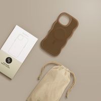 Selencia Wavy Backcover met MagSafe Apple iPhone 16 Pro Max - Mocha Brown