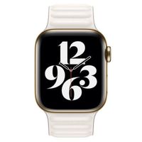 Apple Leather Link Apple Watch Series 1 t/m 9 / SE (38/40/41 mm) | Series 10 / 11 (42 mm) - Maat M/L - Chalk
