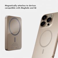 Selencia Vivid Powerbank 5,000 mAh - Wireless Powerbank - Compatible with MagSafe and Qi - Desert Gold / Choco Flower Pop