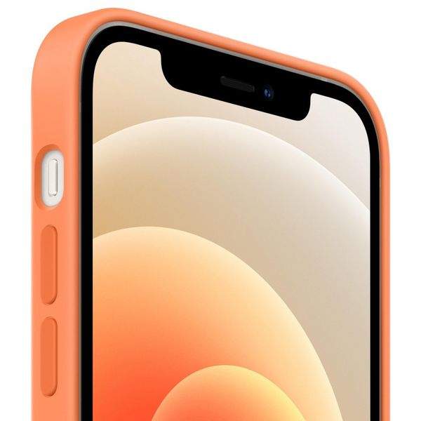 Apple Silicone Backcover MagSafe Apple iPhone 12 (Pro) - Kumquat