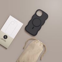 Selencia Wavy Backcover met MagSafe Apple iPhone 15 - Zwart