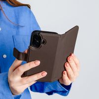 imoshion Uitneembare 2-in-1 Luxe Bookcase Apple iPhone 12 (Pro) - Bruin