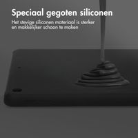 Accezz Liquid Silicone Backcover Apple iPad 9 (2021) 10.2 inch / iPad 8 (2020) 10.2 inch / iPad 7 (2019) 10.2 inch - Zwart