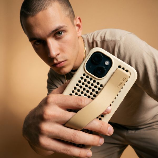 Callbuddy Hoesje met Strap Apple iPhone 17e / 16e / 15 / 14 / 13 - Sand Glow