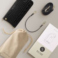 Selencia Nova Croco Telefoonhoes met Koord en Pashouder Apple iPhone 17e / 16e - Zwart