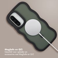 Selencia Wavy Backcover met MagSafe Samsung Galaxy A36 / A56 - Zwart