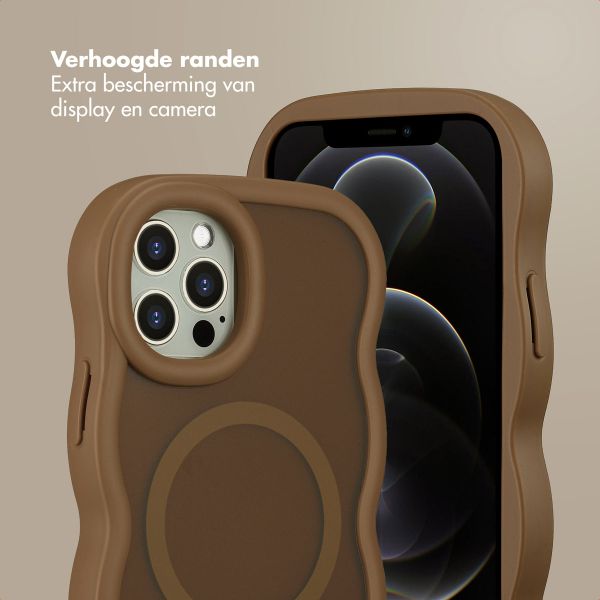 Selencia Wavy Backcover met MagSafe Apple iPhone 12 (Pro) - Mocha Brown