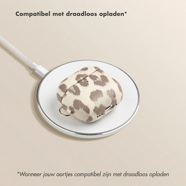 Selencia Sabi Case met panterprint  Apple Airpods 4 - Soft Ivory