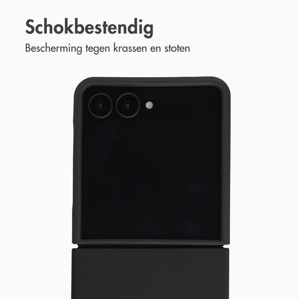 Accezz Liquid Silicone Backcover met MagSafe Samsung Galaxy Z Flip 8 - Zwart