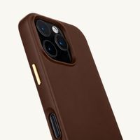 Selencia Rivièra MagSafe Backcover met afneembare haakjes Apple iPhone 16 Pro - Choco Brown
