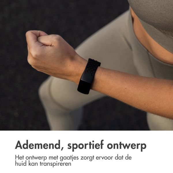 imoshion Siliconen sport bandje met gaatjes Fitbit Charge 5 / Charge 6 - Zwart