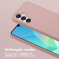 Selencia Siliconen hoesje met afneembaar koord voor de Samsung Galaxy A36 - Sand Pink