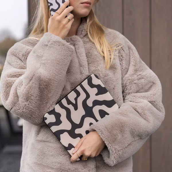 Selencia Vivid tablethoes Apple iPad 11 (2025) 11 inch A16 / iPad 10 (2022) 10.9 inch - Art Wave Black