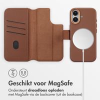 Accezz Leather Bookcase 2-in-1 met MagSafe Apple iPhone 17 - Sienna Brown