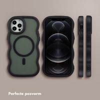 Selencia Wavy Backcover met MagSafe Apple iPhone 12 (Pro) - Zwart