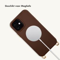 Selencia Rivièra MagSafe Backcover met afneembare haakjes voor de Apple iPhone 12 / 12 Pro - Choco Brown + Satin Crush Polskoord - Cosmic Candy