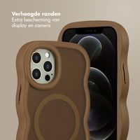 Selencia Wavy Backcover met MagSafe Apple iPhone 12 (Pro) - Mocha Brown