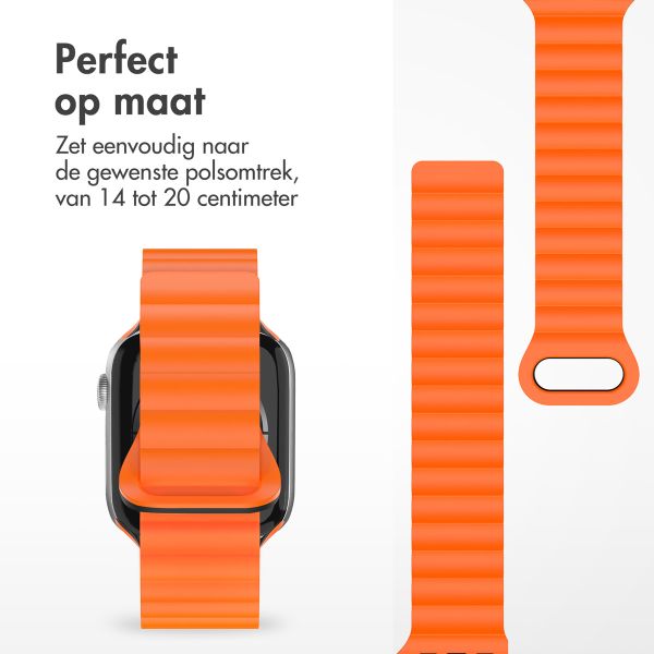 imoshion Magnetisch Siliconen bandje Apple Watch Series 1 t/m 9 / SE (38/40/41 mm) | Series 10 / 11 (42 mm) - Oranje & Zwart