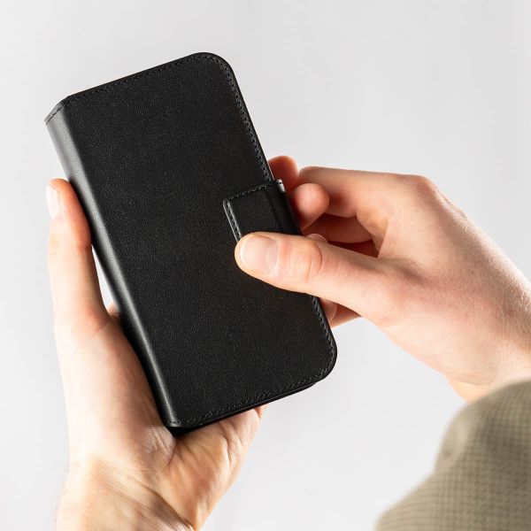 Accezz 2-in-1 Leather Bookcase with MagSafe Apple iPhone 16 Pro Max - Onyx Black