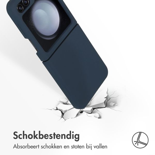 Accezz Liquid Silicone Backcover Samsung Galaxy Z Flip 5 - Donkerblauw