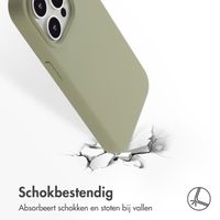 Accezz Liquid Silicone Backcover met MagSafe Apple iPhone 15 Pro Max - Cooper Green