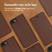 Accezz Premium Leather Slim Bookcase Apple iPhone SE (2022 / 2020) / 8 / 7 / 6(s) - Bruin