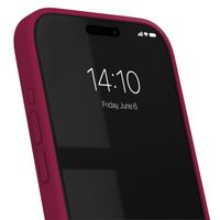 iDeal of Sweden Silicone Case Apple iPhone 15 Pro - Cranberry
