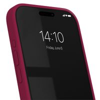 iDeal of Sweden Silicone Case iPhone 15 Pro - Cranberry