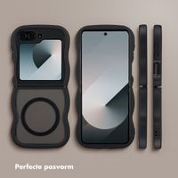 Selencia Wavy Backcover met MagSafe Samsung Galaxy Z Flip 6 - Zwart