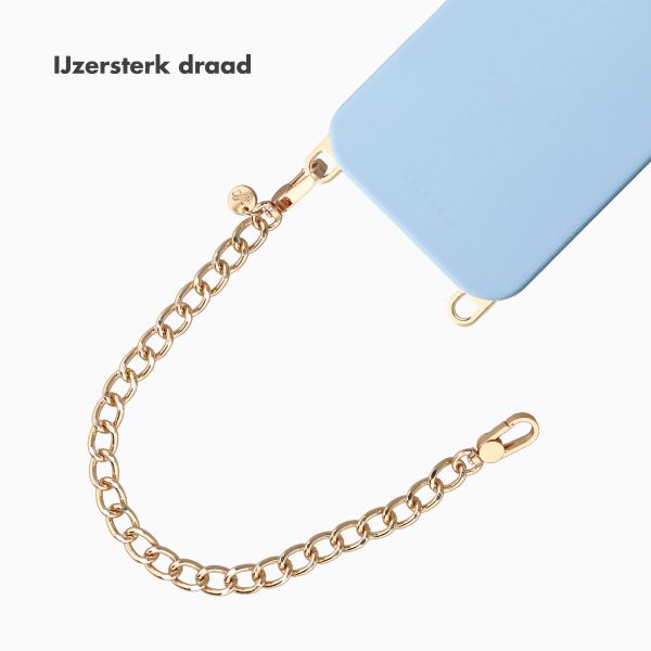 Selencia Rivièra MagSafe Backcover met afneembare haakjes voor de Apple iPhone 17 Pro - Powder Blue + Bold Chain Polskoord - Gold