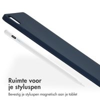 Accezz Liquid Silicone Backcover met penhouder Apple iPad Air 13 inch (2025) M3 / (2024) M2 - Donkerblauw