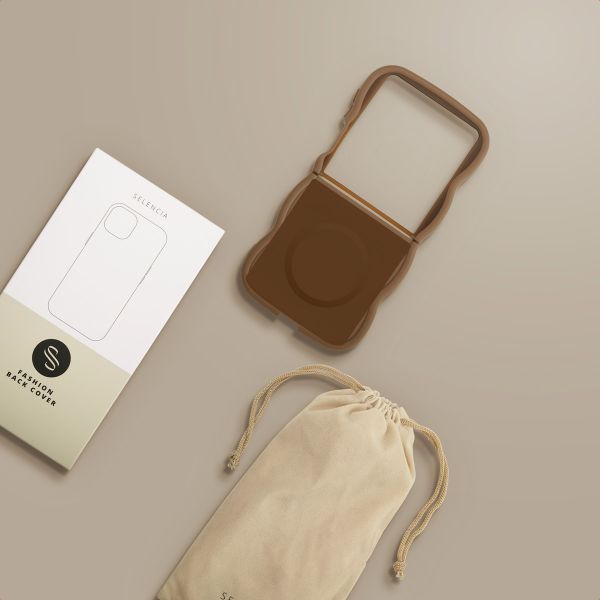 Selencia Wavy Backcover met MagSafe Samsung Galaxy Z Flip 7 - Mocha Brown