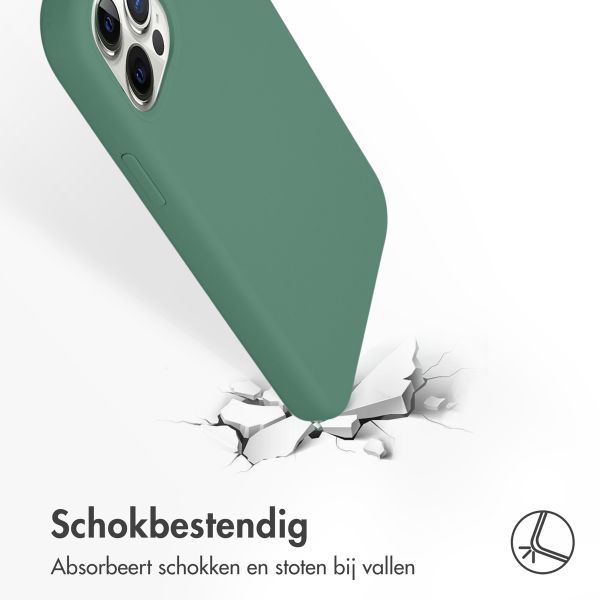 Accezz Liquid Silicone Backcover met MagSafe Apple iPhone 12 (Pro) - Donkergroen