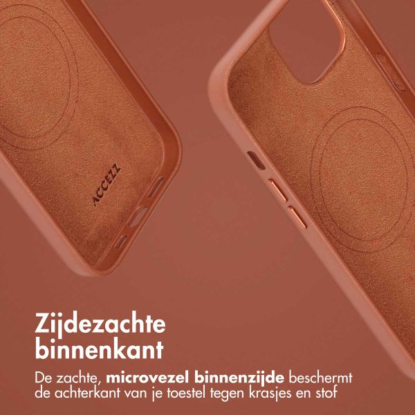 Accezz Leather Bookcase 2-in-1 met MagSafe Apple iPhone 14 - Sienna Brown