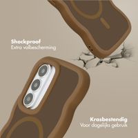 Selencia Wavy Backcover met MagSafe Samsung Galaxy S26 - Mocha Brown