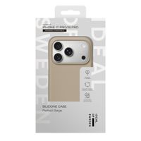 iDeal of Sweden Silicone Case met MagSafe Apple iPhone 18 Pro / 17 Pro - Perfect Beige