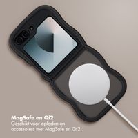 Selencia Wavy Backcover met MagSafe Samsung Galaxy Z Flip 6 - Zwart