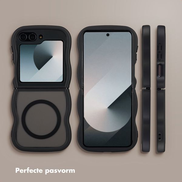 Selencia Wavy Backcover met MagSafe Samsung Galaxy Z Flip 6 - Zwart