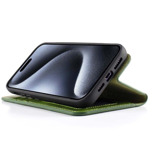 Wachikopa Magic Bookcase 2-in-1 iPhone 15 Pro - Forest Green