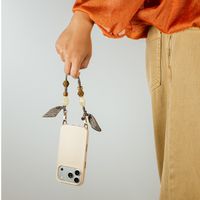 Selencia Rivièra MagSafe Backcover met afneembare haakjes voor de Apple iPhone 16 - Milky Latte + Satin Stone Polskoord - Brown