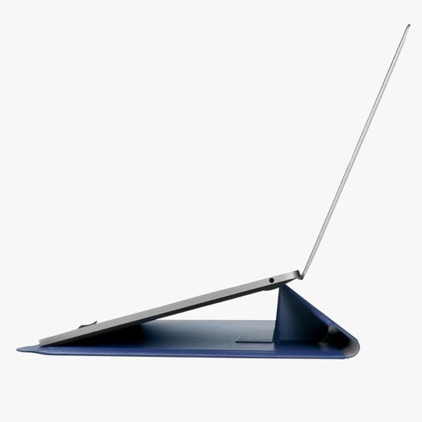 Uniq Oslo Laptop hoes 14 inch - Laptopsleeve met opvouwbare laptopstandaard - Navy Blue