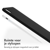 Accezz Liquid Silicone Backcover met penhouder Apple iPad Pro 13 (2025) M5 / (2024) M4 - Zwart
