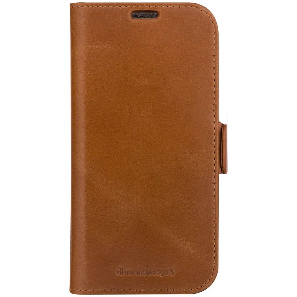 dbramante1928 Copenhagen Bookcase Apple iPhone 15 - Bruin